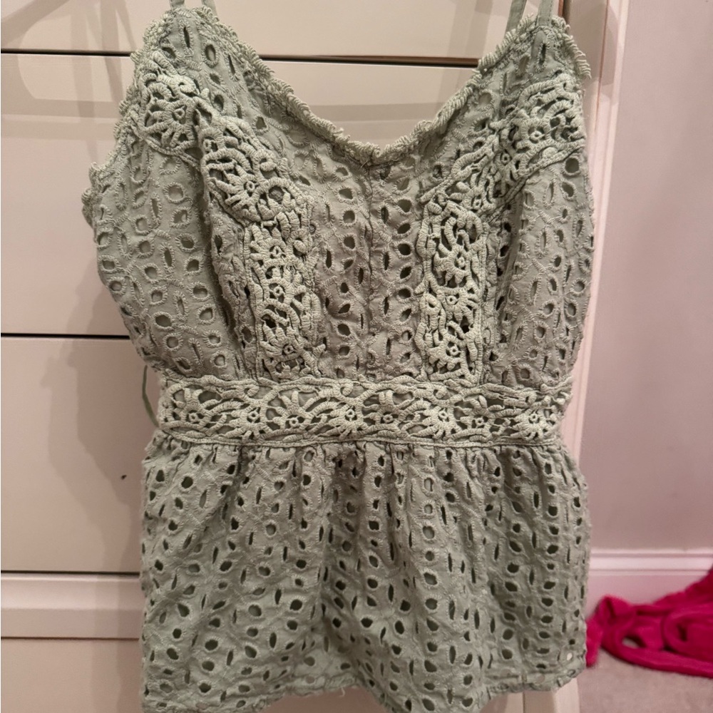 Lace Sleeveless Top in Light Green
